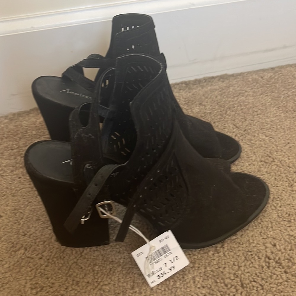 Heels - Picture 3 of 5